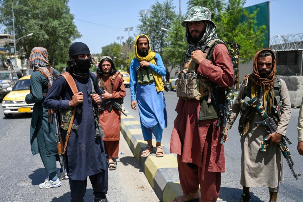 Almindeligt måle Bedrag Billeder af kvinder bliver malet over i Afghanistan: Folket frygter  Talibans straf - Seismo